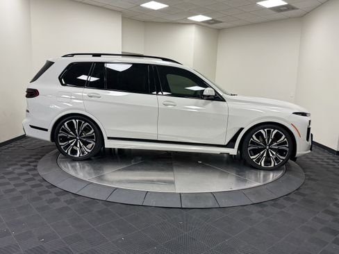 Used 2024 BMW X7 xDrive40i w/ M Sport Package AWD/4WD image 8