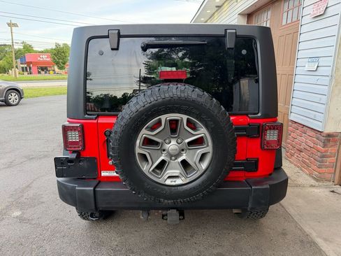 Used 2015 Jeep Wrangler Unlimited Rubicon w/ Dual Top Group AWD/4WD image 4