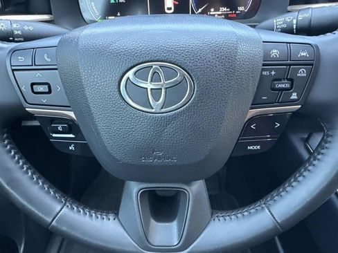 Certified 2023 Toyota Crown Limited image 24