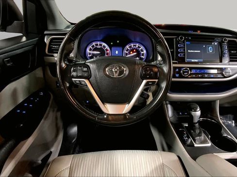 Used 2016 Toyota Highlander Plus AWD/4WD image 6