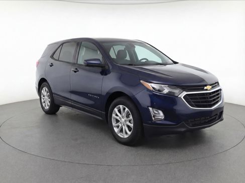 Used 2020 Chevrolet Equinox LS FWD image 2