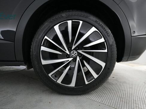 Used 2023 Volkswagen ID.4 Pro S Plus image 19