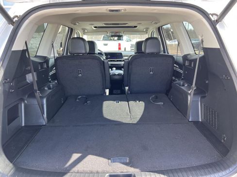 Used 2024 Kia Telluride EX w/ EX Captain's Chair Package image 12