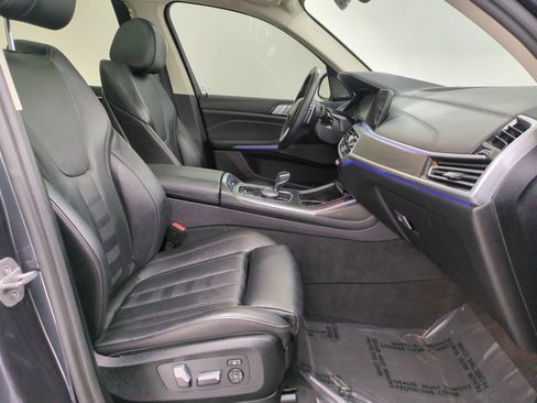 Used 2021 BMW X7 xDrive40i w/ Premium Package image 25