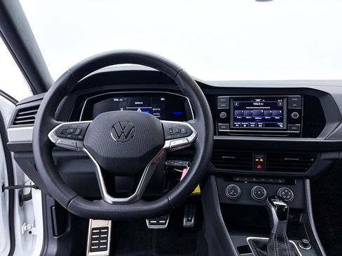 Used 2024 Volkswagen Jetta Sport FWD image 5