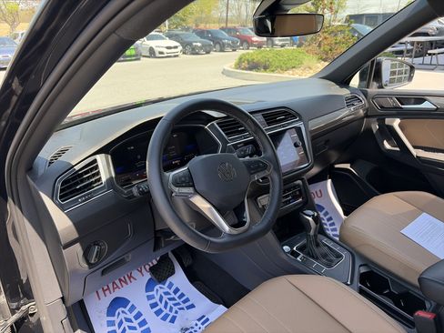 Used 2023 Volkswagen Tiguan SE FWD image 35