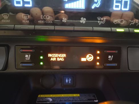 Used 2019 Toyota RAV4 Limited w/ Advanced Technology Package AWD/4WD image 20