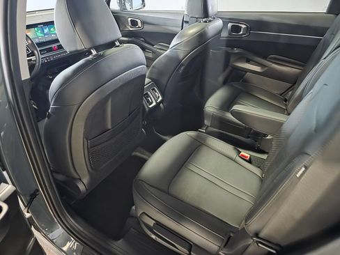 Used 2025 Kia Sorento EX w/ EX Panoramic Sunroof Package AWD/4WD image 16