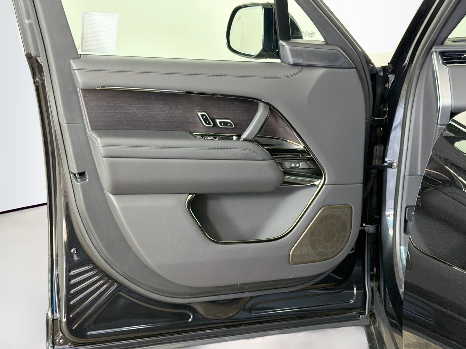 New 2026 Land Rover Range Rover SV AWD/4WD image 21
