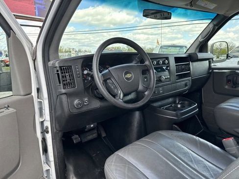 Used 2014 Chevrolet Express 2500 RWD image 15