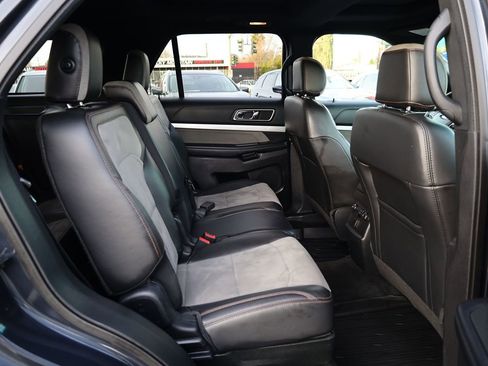 Used 2017 Ford Explorer XLT w/ Equipment Group 202A image 16