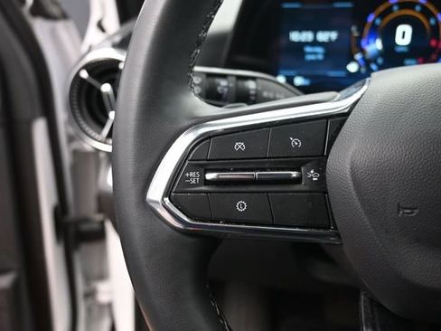 Used 2025 Chevrolet Equinox LT FWD image 18