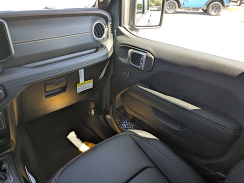 New 2026 Jeep Wrangler Unlimited Sahara image 15
