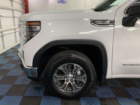 Used 2025 GMC Sierra 1500 SLT image 9