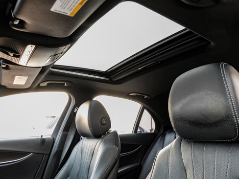 Used 2022 Mercedes-Benz E 350 Sedan image 4