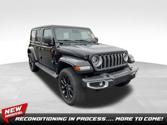 Used 2025 Jeep Wrangler Sahara video 1