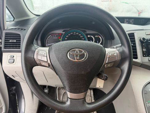 Used 2012 Toyota Venza LE image 16