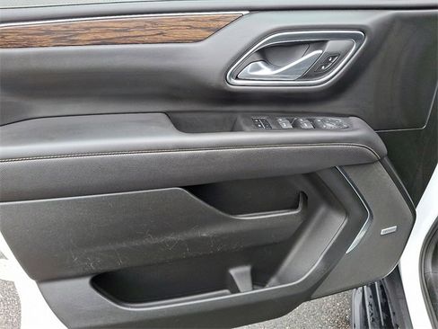 Used 2024 Chevrolet Suburban Premier image 10