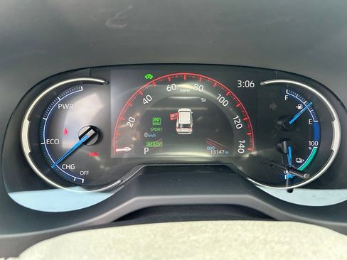Used 2022 Toyota RAV4 XSE AWD/4WD image 19