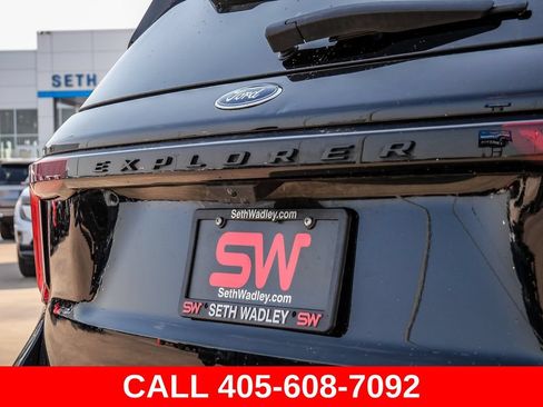 Used 2025 Ford Explorer ST-Line w/ ST-Line Street Pack AWD/4WD image 11