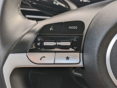 Used 2025 Hyundai Elantra Limited image 19