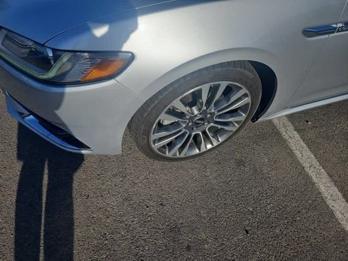 Used 2017 Lincoln Continental Select FWD image 3