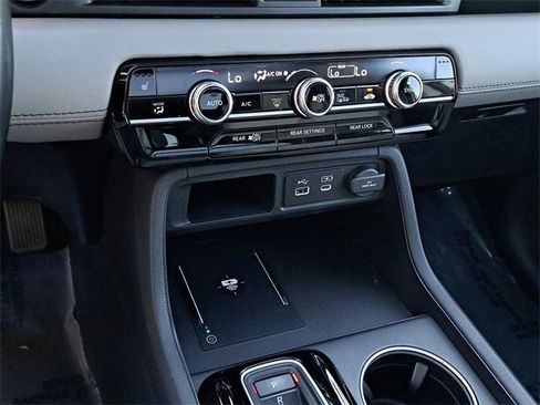 Certified 2025 Honda Pilot Touring image 29