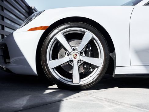 Used 2024 Porsche 911 Carrera 4S image 3