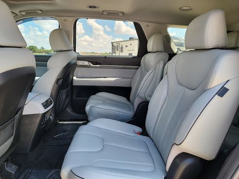 Used 2023 Hyundai Palisade SEL w/ Premium Package FWD image 10