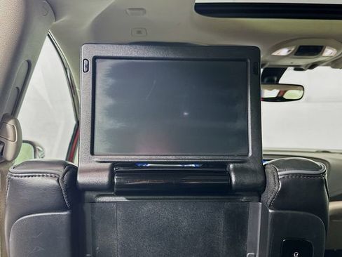 Used 2018 Chrysler Pacifica Limited w/ Tire & Wheel Group image 27