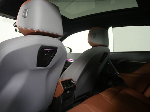 Used 2025 BMW i5 xDrive40 w/ Executive Package image 19