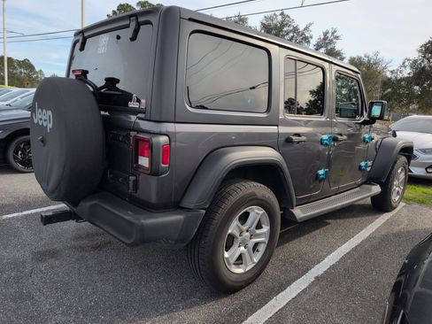 Used 2018 Jeep Wrangler Unlimited Sport S image 2