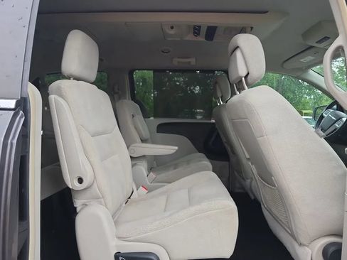 Used 2015 Chrysler Town & Country Touring w/ Driver Convenience Group FWD image 37