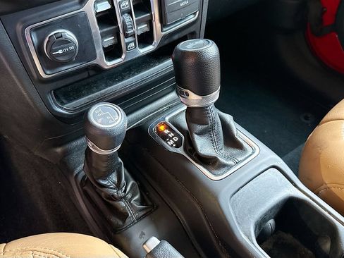 Used 2022 Jeep Wrangler Unlimited Sport AWD/4WD image 17