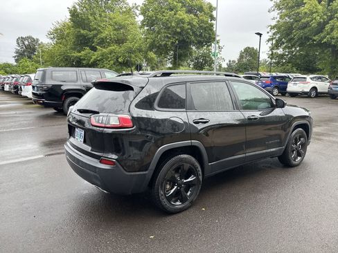 Used 2019 Jeep Cherokee Latitude Plus AWD/4WD image 4