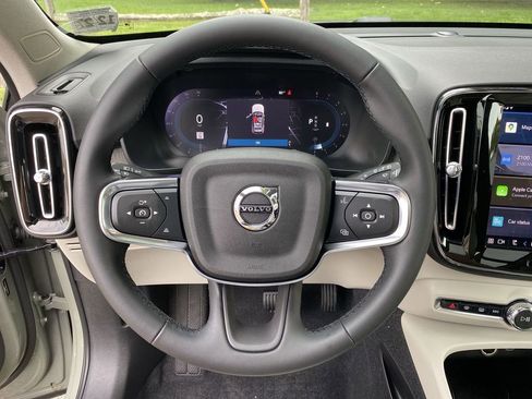 Used 2023 Volvo XC40 B5 Plus w/ Driver Assist Package AWD/4WD image 18