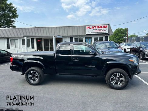 Used 2016 Toyota Tacoma TRD Sport w/ Towing Package AWD/4WD image 2