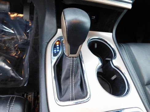 Used 2017 Jeep Grand Cherokee Limited w/ Luxury Group II image 18