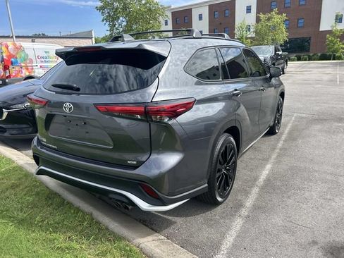 Used 2023 Toyota Highlander XSE FWD image 4