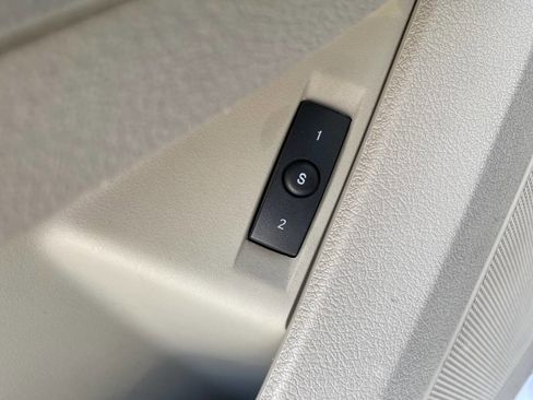 Used 2008 Chrysler 300 C w/ Protection Group II image 27