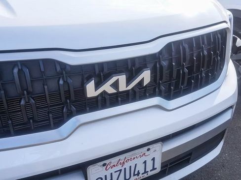 Certified 2024 Kia Telluride EX w/ EX Captain's Chair Package FWD image 4