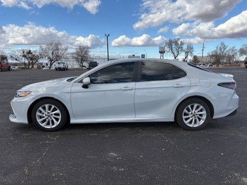 Used 2022 Toyota Camry LE image 3