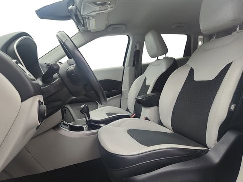 Used 2018 Jeep Compass Latitude w/ Popular Equipment Group image 11