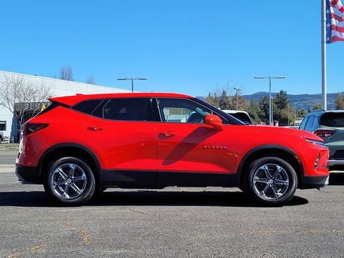 Used 2025 Chevrolet Blazer LT AWD/4WD image 4