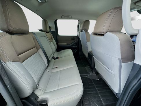 Used 2023 Nissan Frontier SV w/ Technology Package image 18