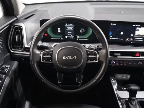 Used 2024 Kia Sorento S image 14