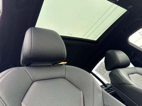 Used 2018 BMW 530e w/ Premium Package 2 image 17