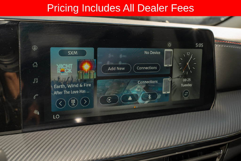 Used 2025 Nissan Kicks SR AWD/4WD image 13