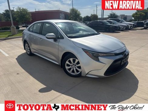 Used 2025 Toyota Corolla LE FWD image 1