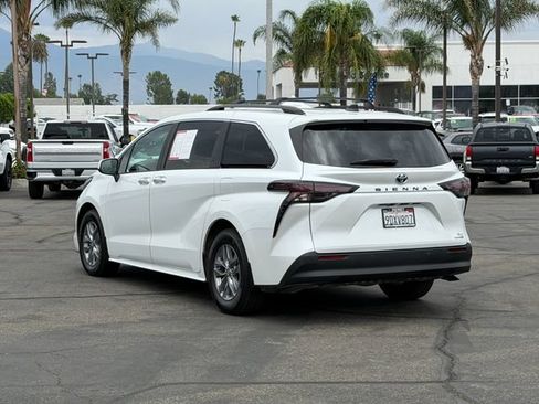 Used 2023 Toyota Sienna XLE FWD image 8